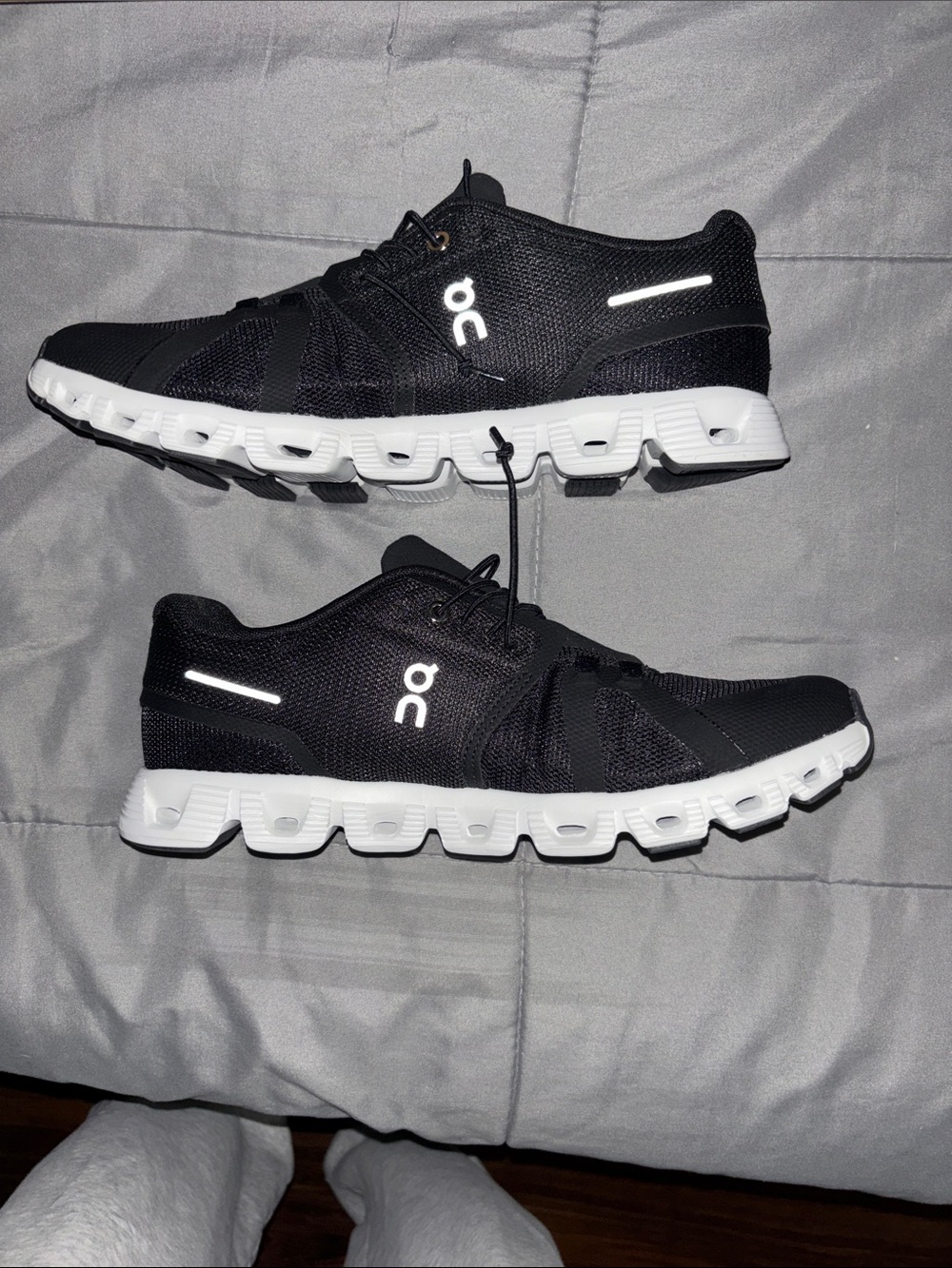 On Cloud Black & White Running Shoes - Picture 2 of 6